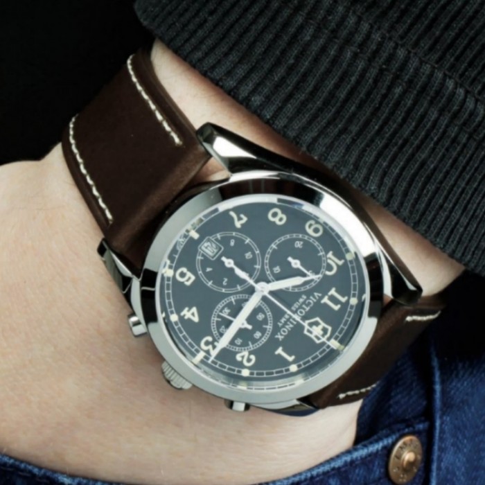 Victorinox Swiss 241567 Men's Infantry Quartz Chronograph Leather
